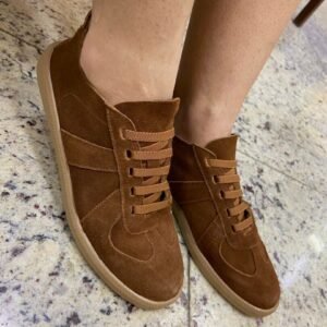 Tênis Versátil de Camurça